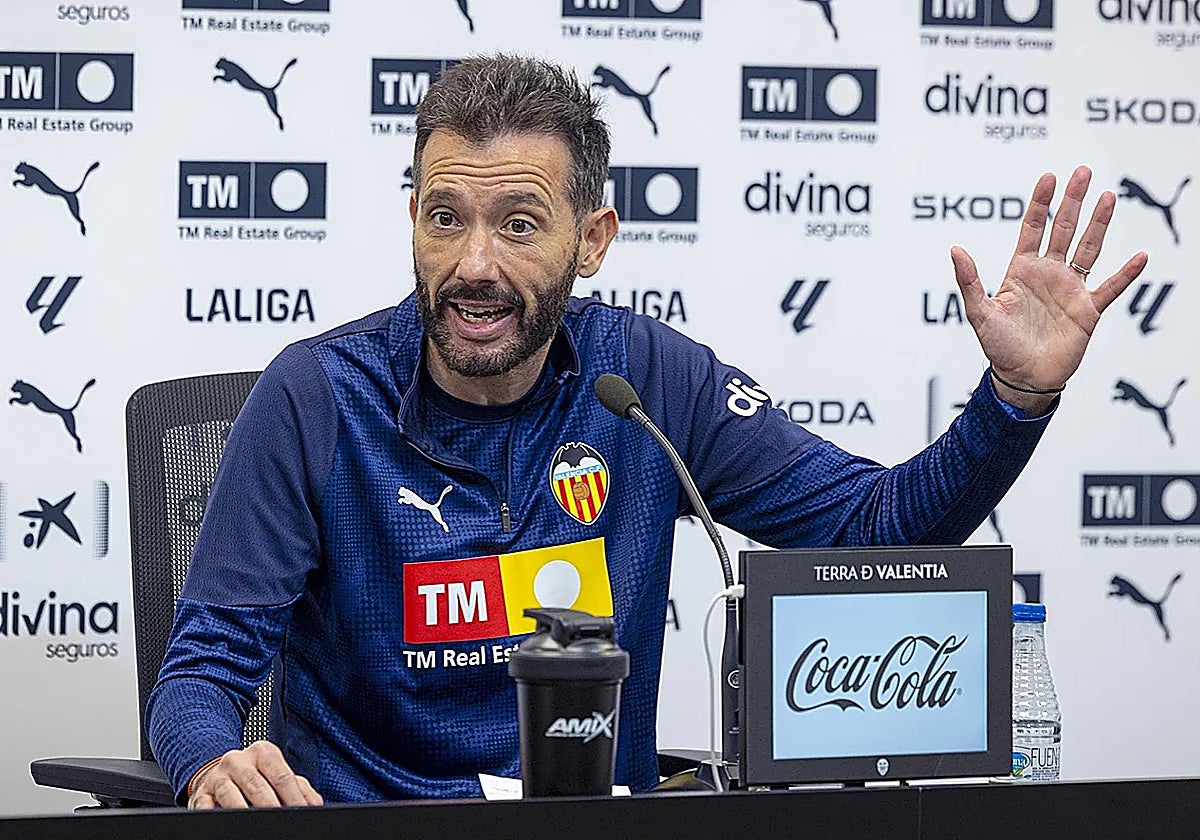 Carlos Corberán, técnico del Valencia CF