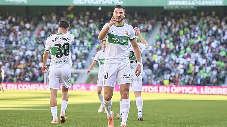 Doblete y recado de Rafa Mir: «Estoy contento por la gente que apostó por mí en un momento complicado»