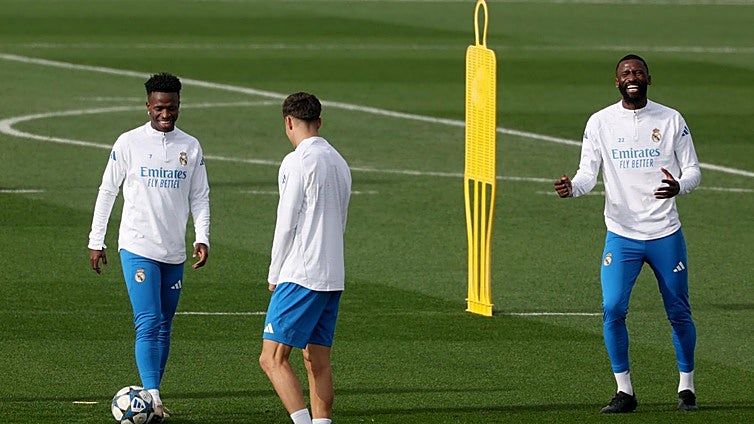 El vestuario se apropia del Madrid: futbolistas caprichosos, comportamientos tóxicos y vicios irreconducibles