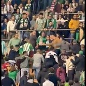 Terrible agresión a un aficionado culé durante el Betis-Barça en La Cartuja