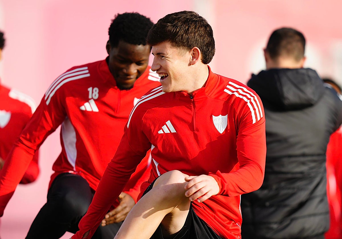 Oso y Agoumé, en el entrenamiento del Sevilla de este martes