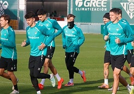 Amrabat no se entrena este martes y su presencia en Zagreb está descartada