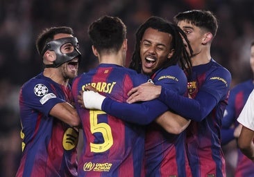 Koundé celebra uno de sus goles