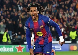 El vestuario del Barça celebra el éxito de Koundé: «Es un tío que trabaja mucho y se lo merece»