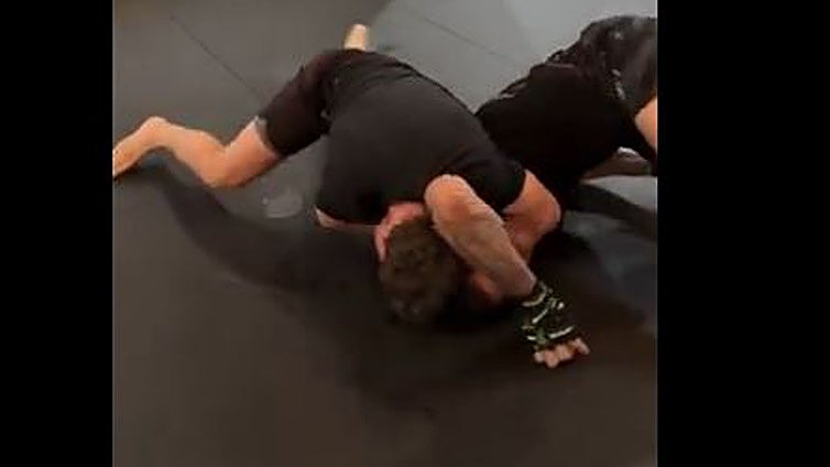 El dueño de Meta, Mark Zuckerberg, a punto de 'finalizar' a un doble campeón de la UFC