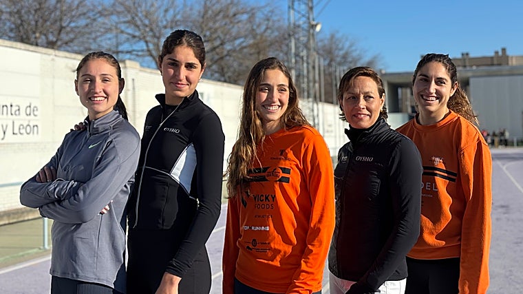 A parte feminina da família Viciosa: Maria, Angela, Carmen, Madre Teresa e Michaela.