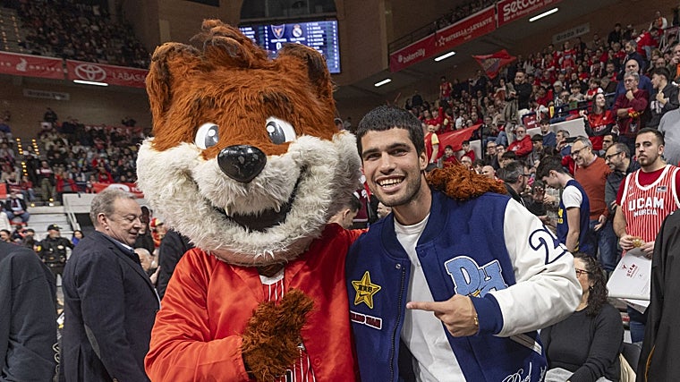 Carlos Alcaraz attended the match between Murcia and Madrid
