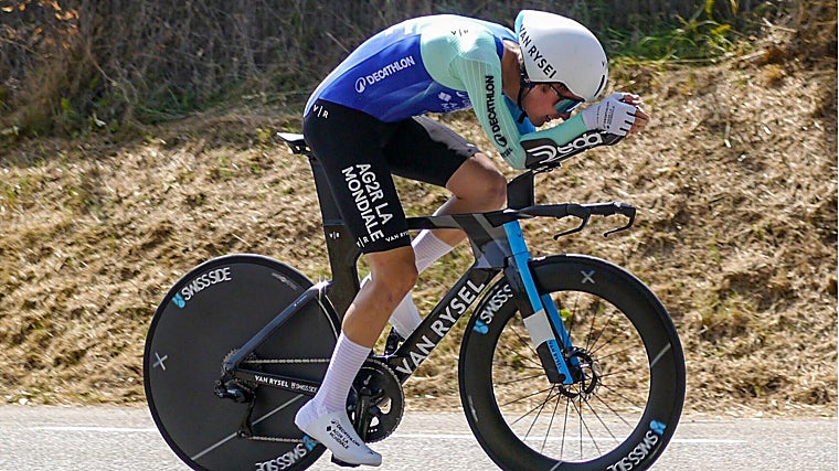 Seixas durante teste de bicicleta em 2025.