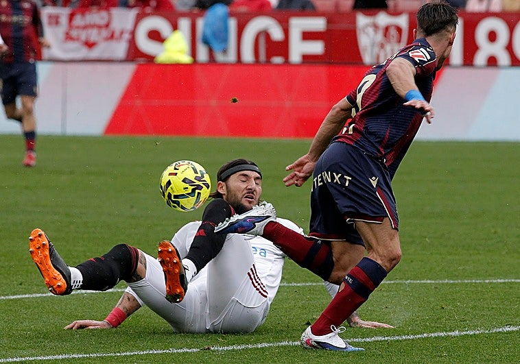 El Sevilla se coloca a cuatro puntos del descenso y acumula tantas derrotas como los dos peores de LaLiga