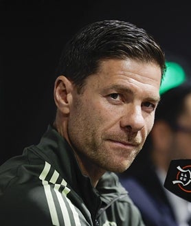 Imagen secundaria 2 - El Atlético, conjurándose en el entrenamiento. Rueda de prensa de Simeone y Koke. Xabi Alonso, en la suya. 