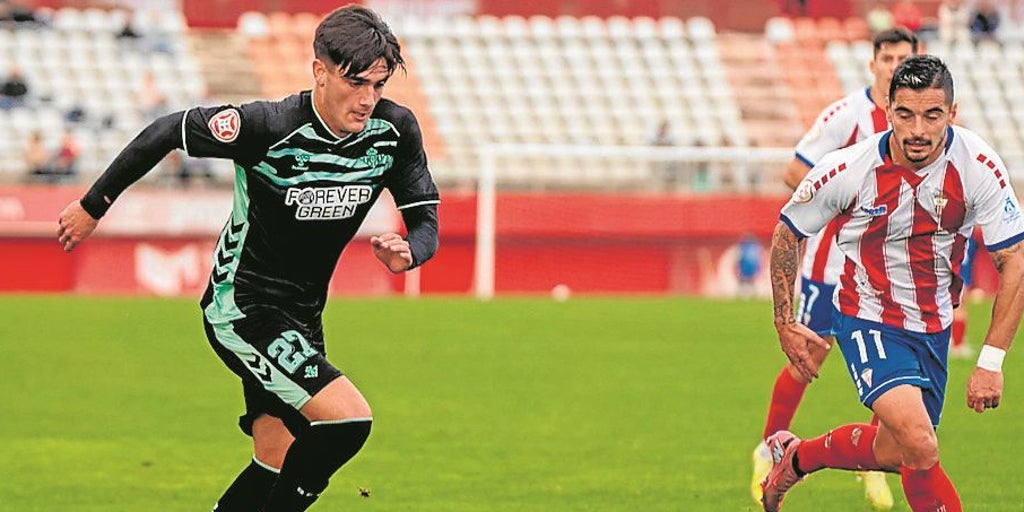 Paco Gallardo convoca a tres canteranos del Betis para la Selección Sub 19