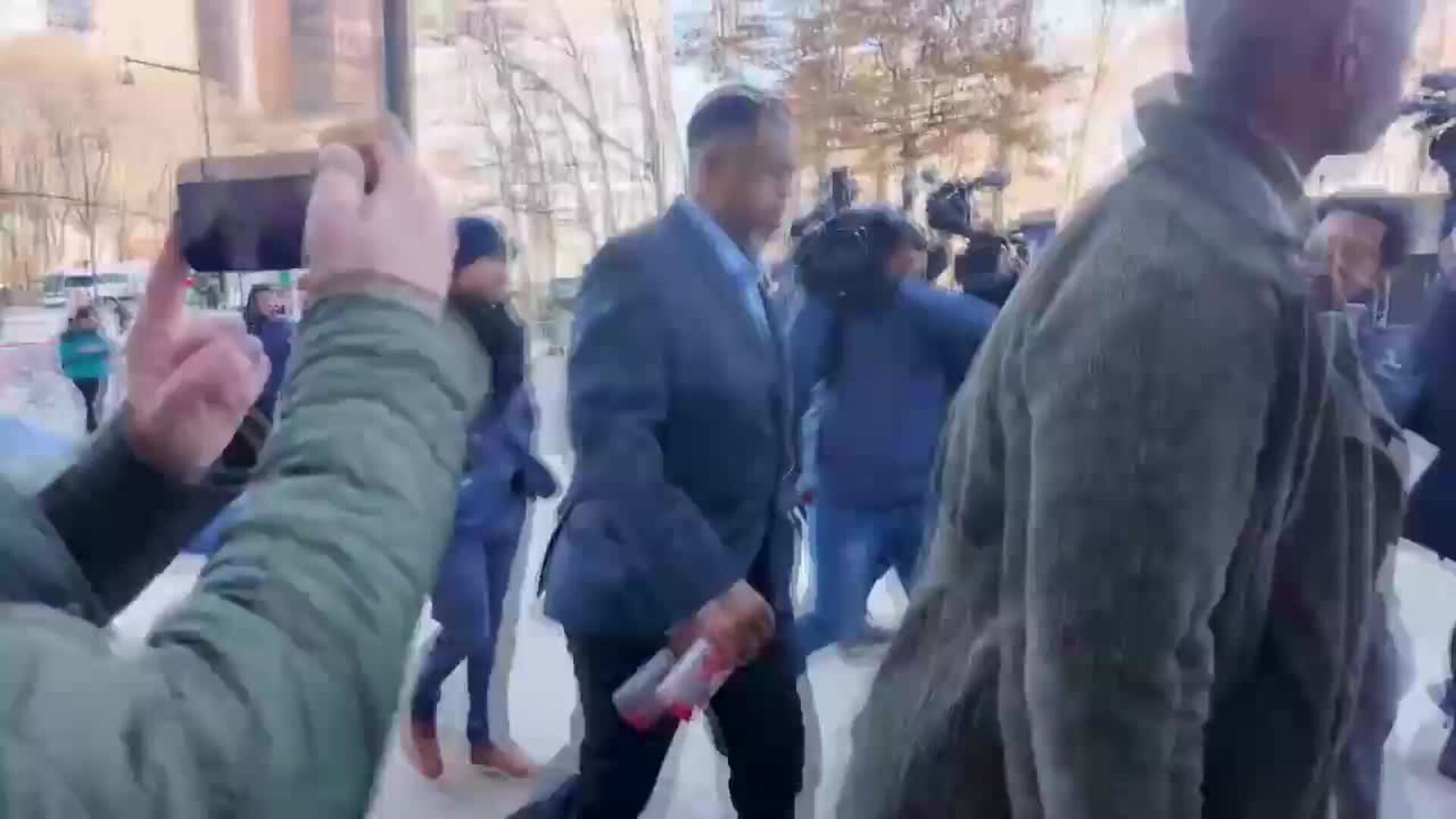 Exjugador y entrenador de la NBA Damon Jones acude a la corte federal por caso de fraude electrónico