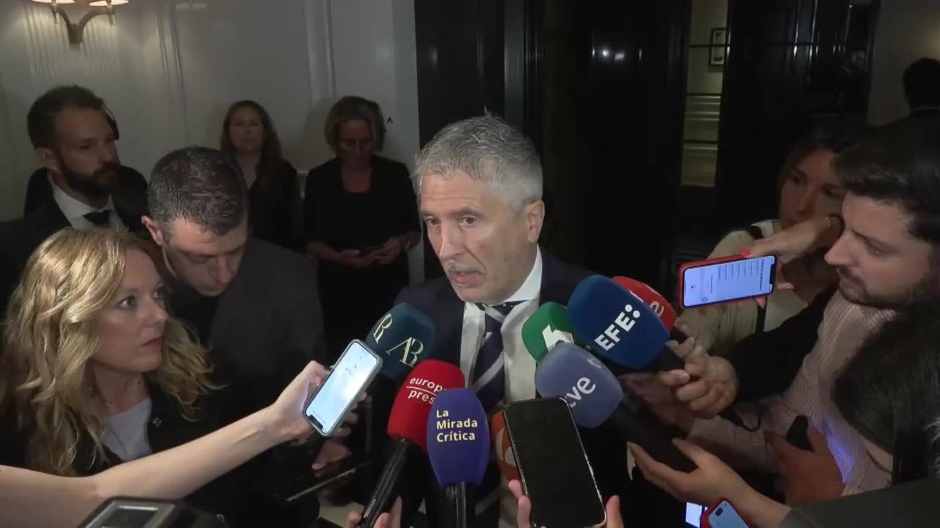 Marlaska elogia la imagen de sociedad comprometida con la paz en las protestas de La Vuelta