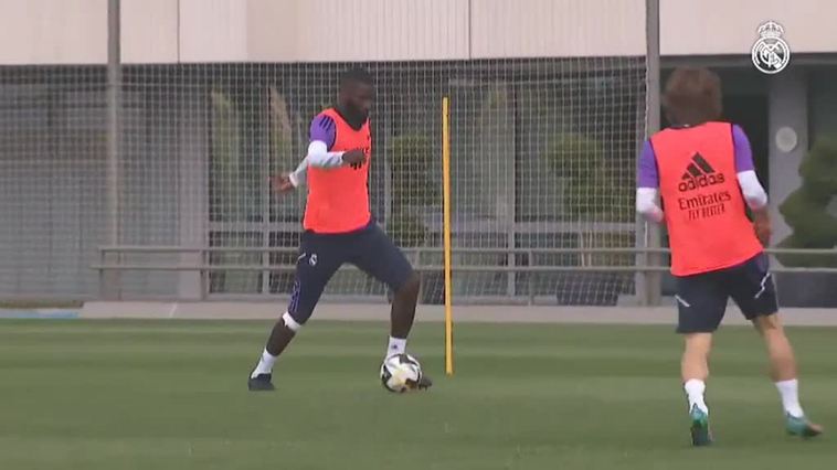 Primer entrenamiento de la semana en el Real Madrid con el foco puesto en Benzemá