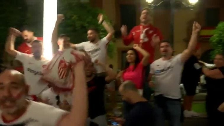 La marea sevillista invade las calles para celebrar la Europa League