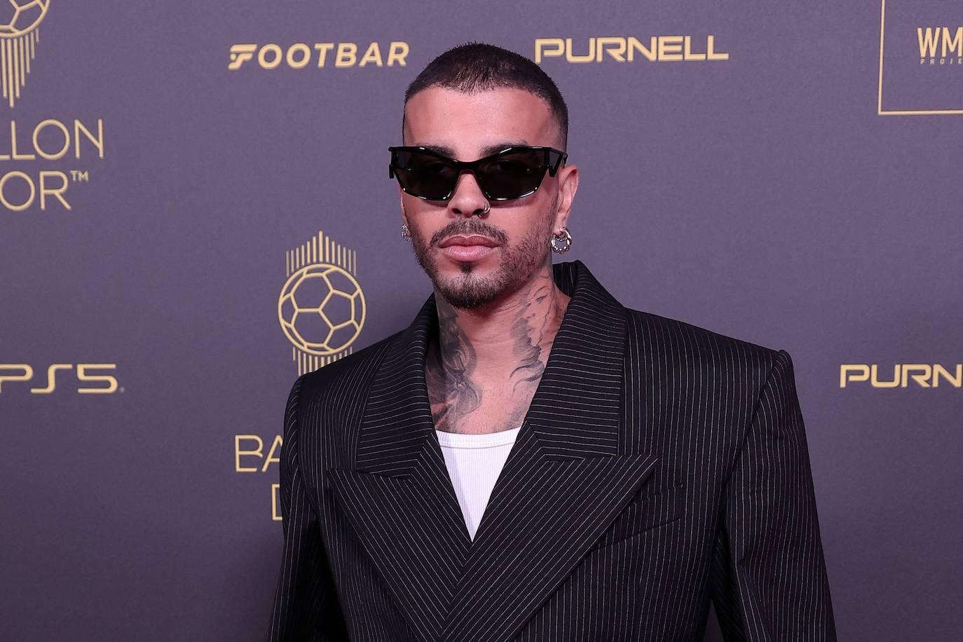 El cantante Rauw Alejandro antes de la gala del Balón de Oro 2023.