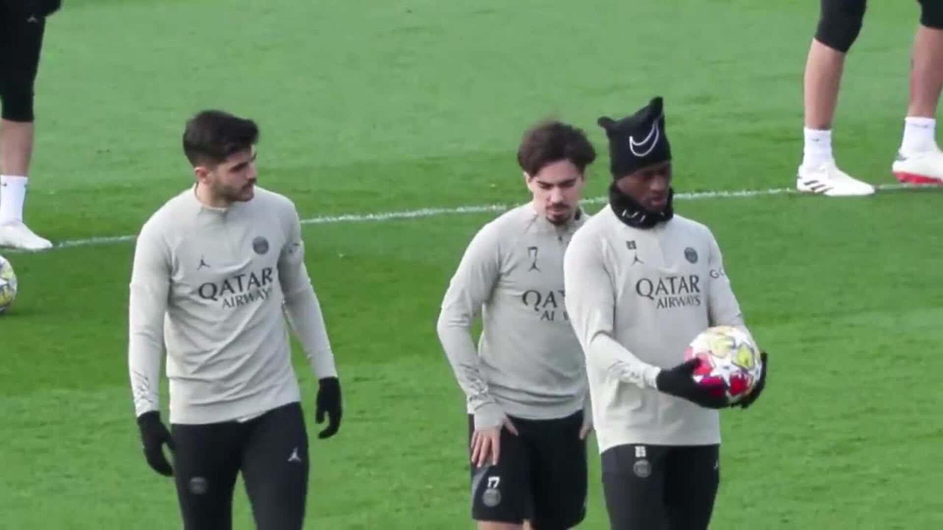 El PSG se entrena en Poissy antes del partido contra la Real Sociedad