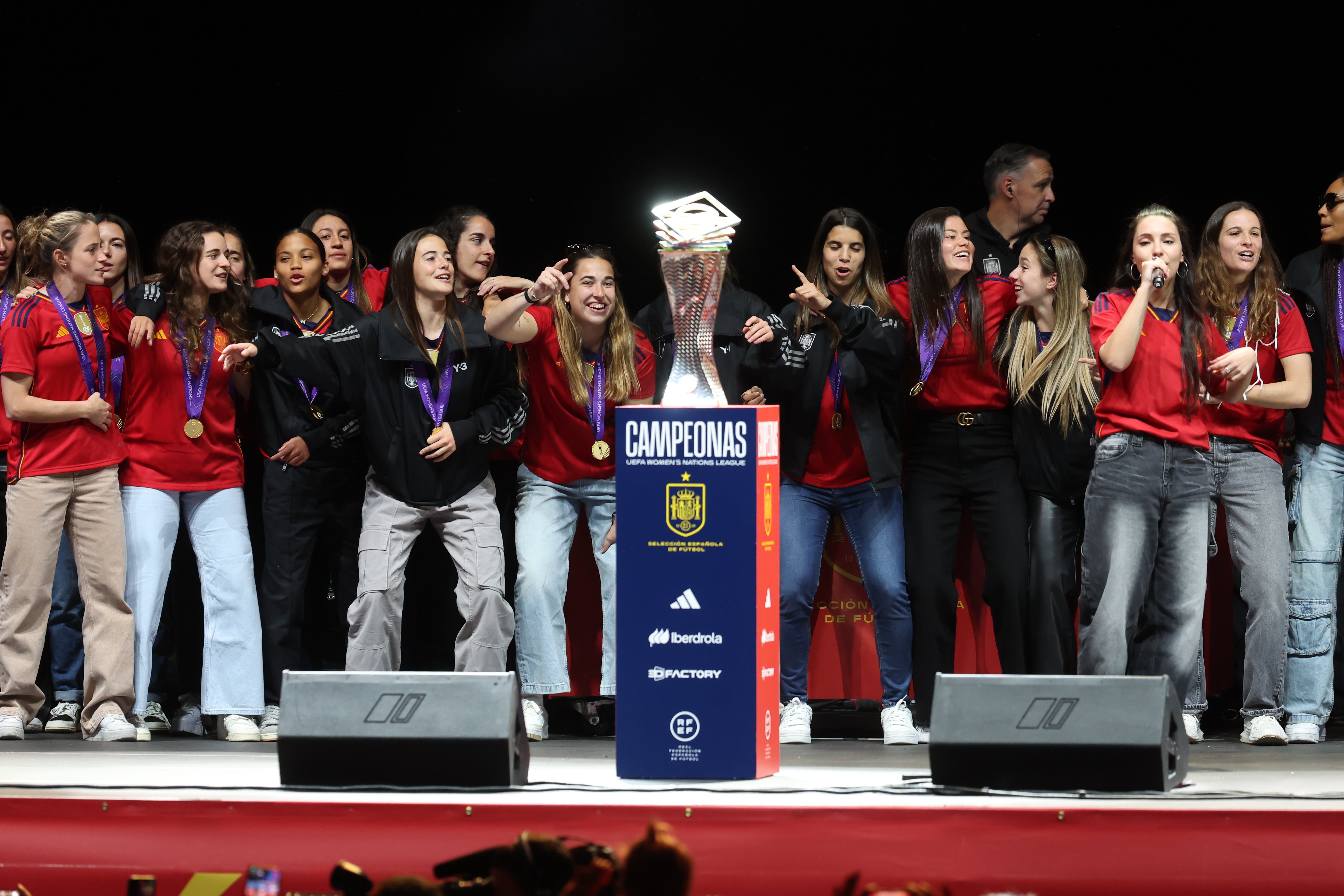 La celebración de la selección española femenina de fútbol tras ganar la Nations Leage, en imágenes