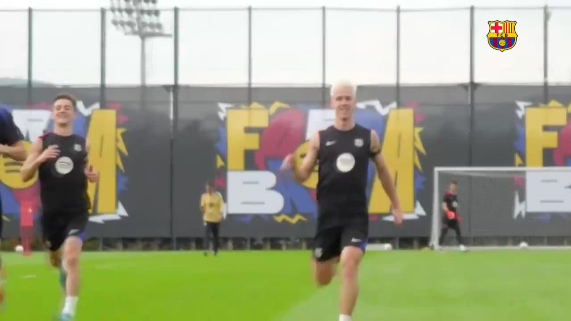 El Barça continúa con su preparación para el derbi