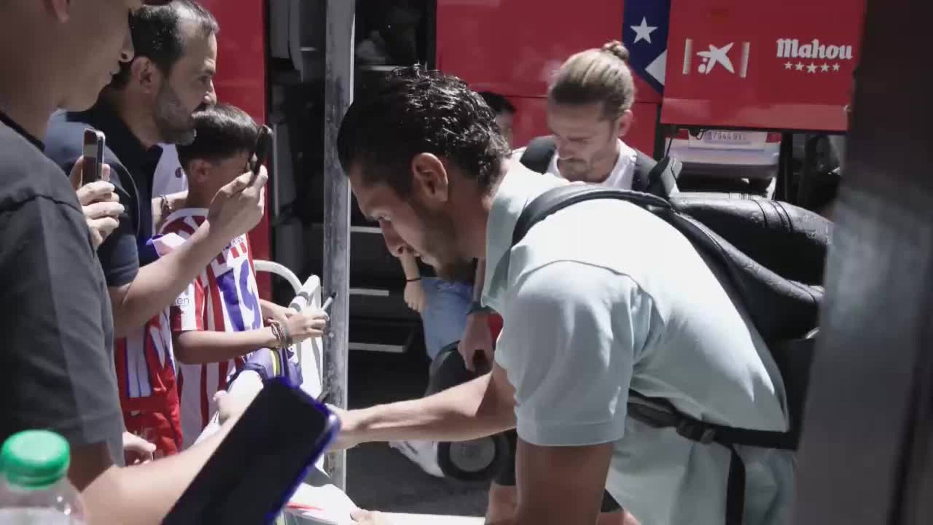 El Atlético de Madrid llega a su hotel en Los Ángeles de San Rafael (Segovia)