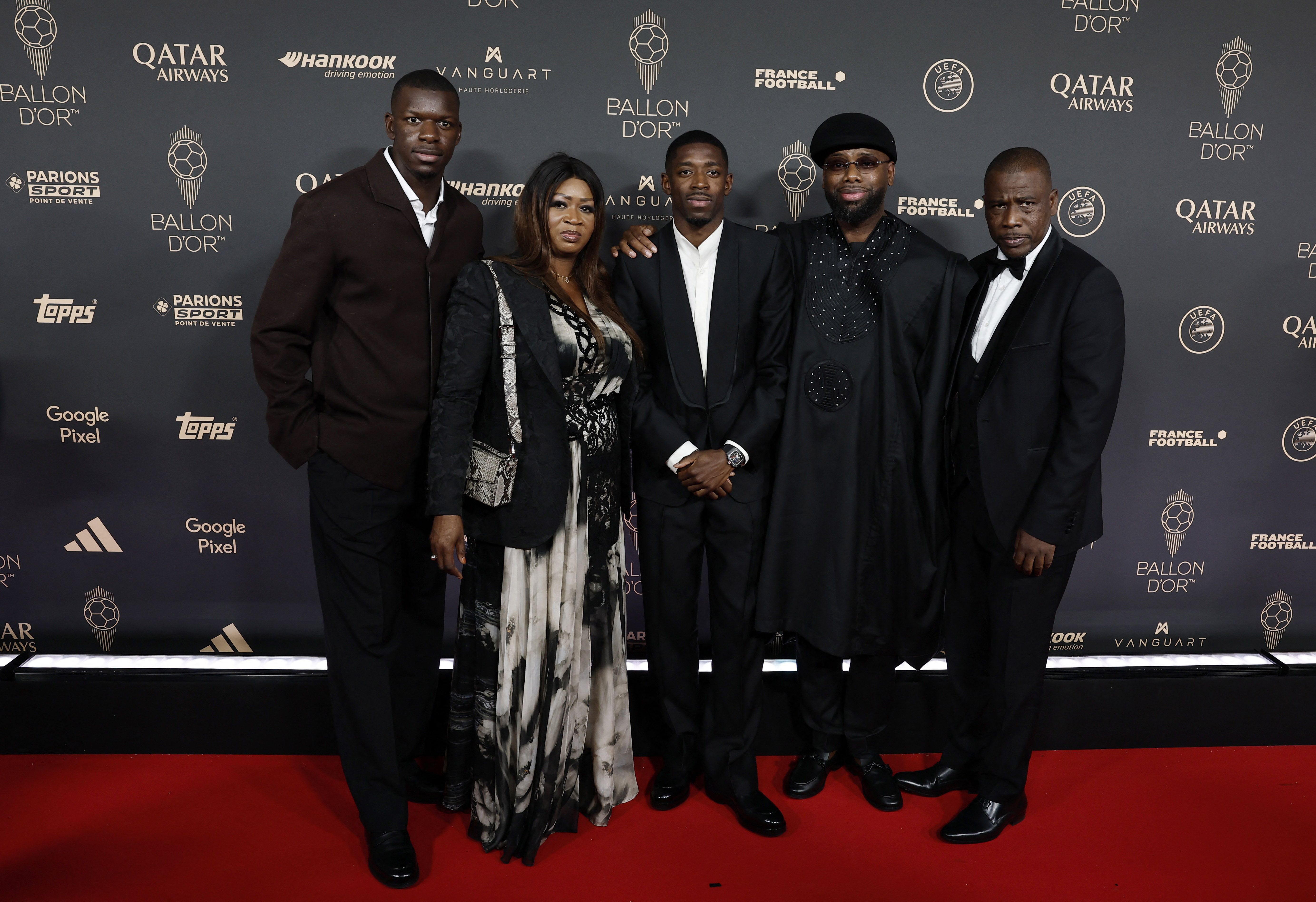 Ousmane Dembelé junto a su familia. 