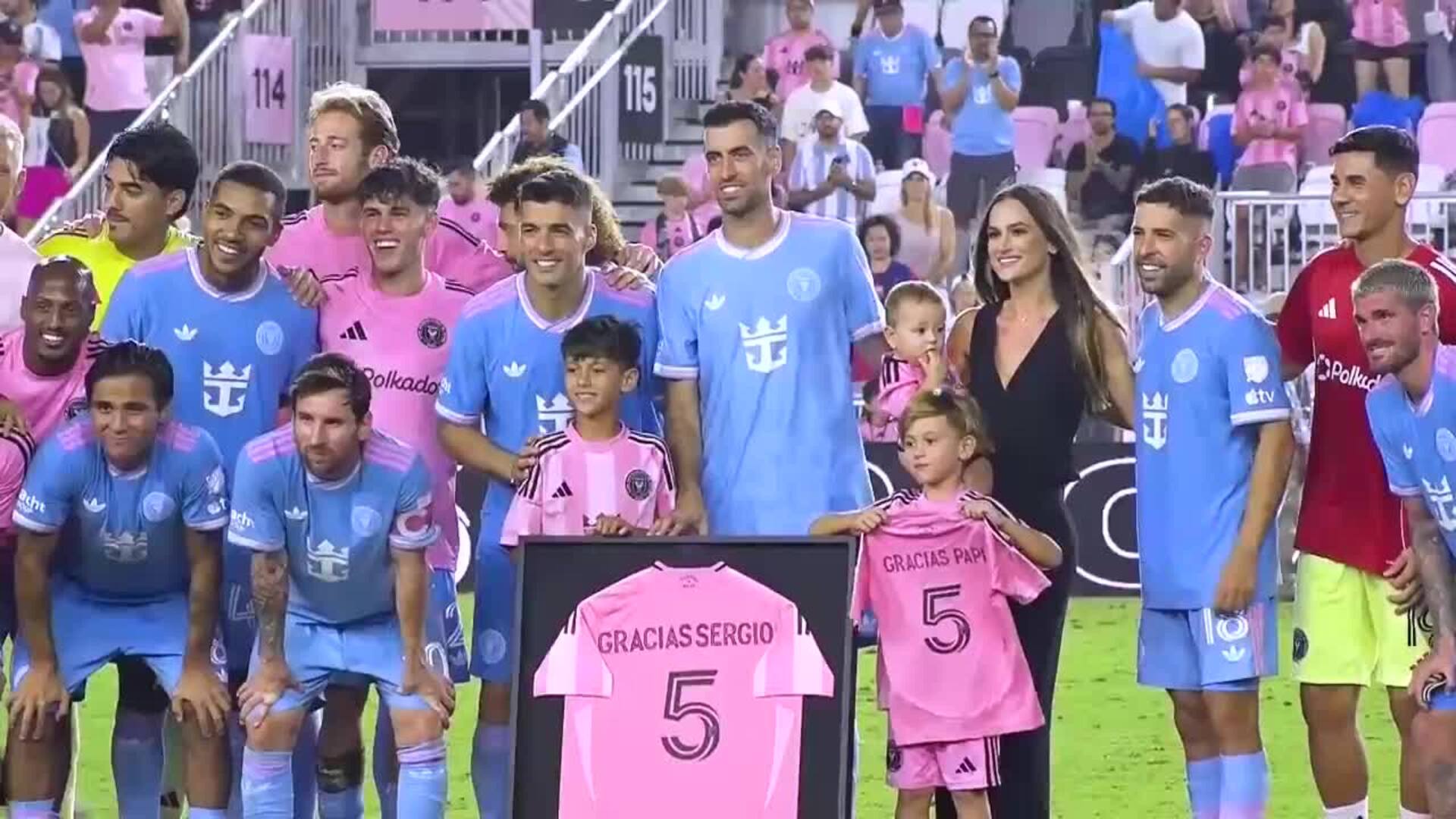 Sergio Busquets, homenajeado por el Inter Miami a poco de su adiós al fútbol