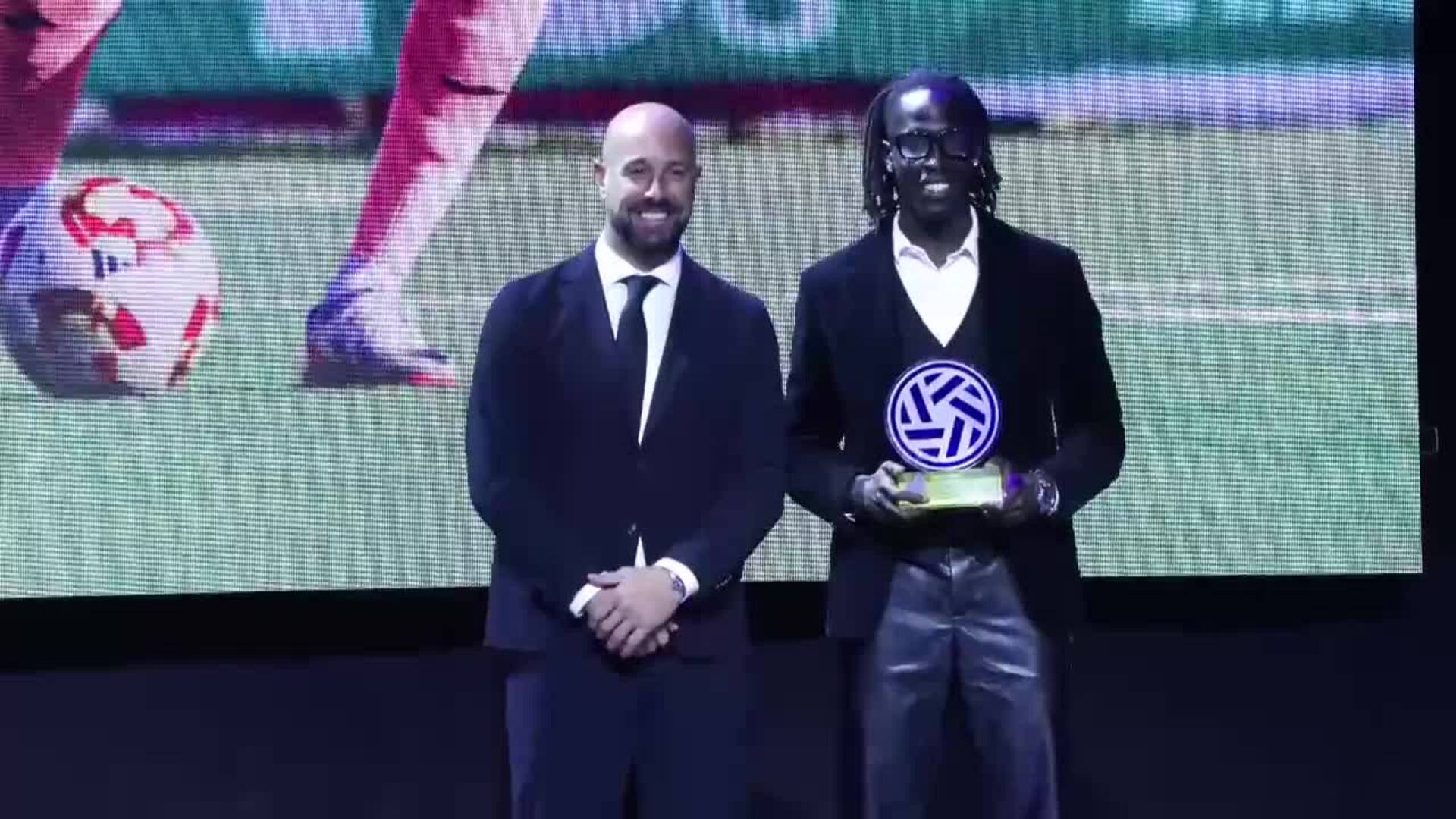 La Asociación de Futbolistas Españoles premia la trayectoria deportiva de Pepe Reina