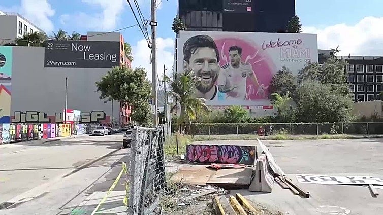Pintan en Miami un mural del jugador argentino Lionel Messi