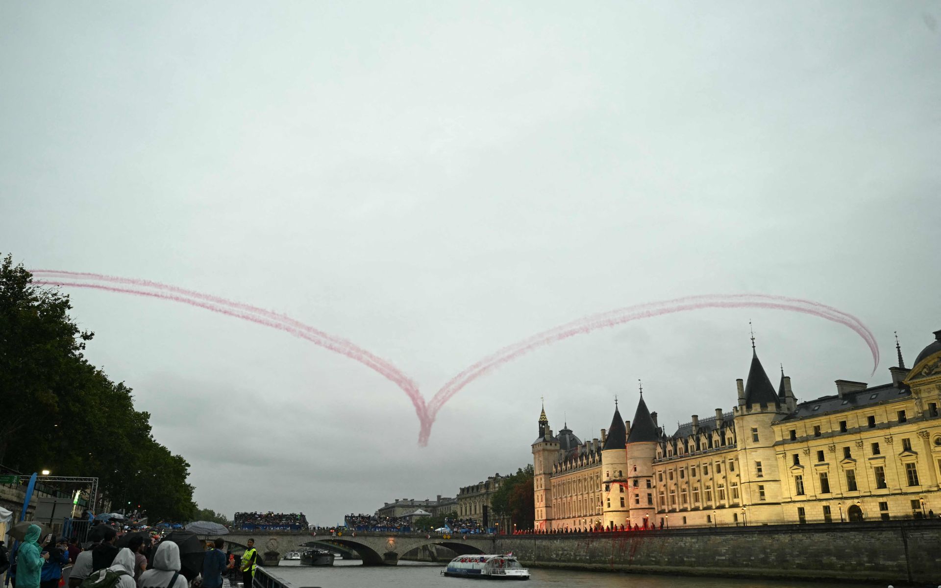 Corazón dibujado en el cielo de la denominada 'Ciudad del Amor'