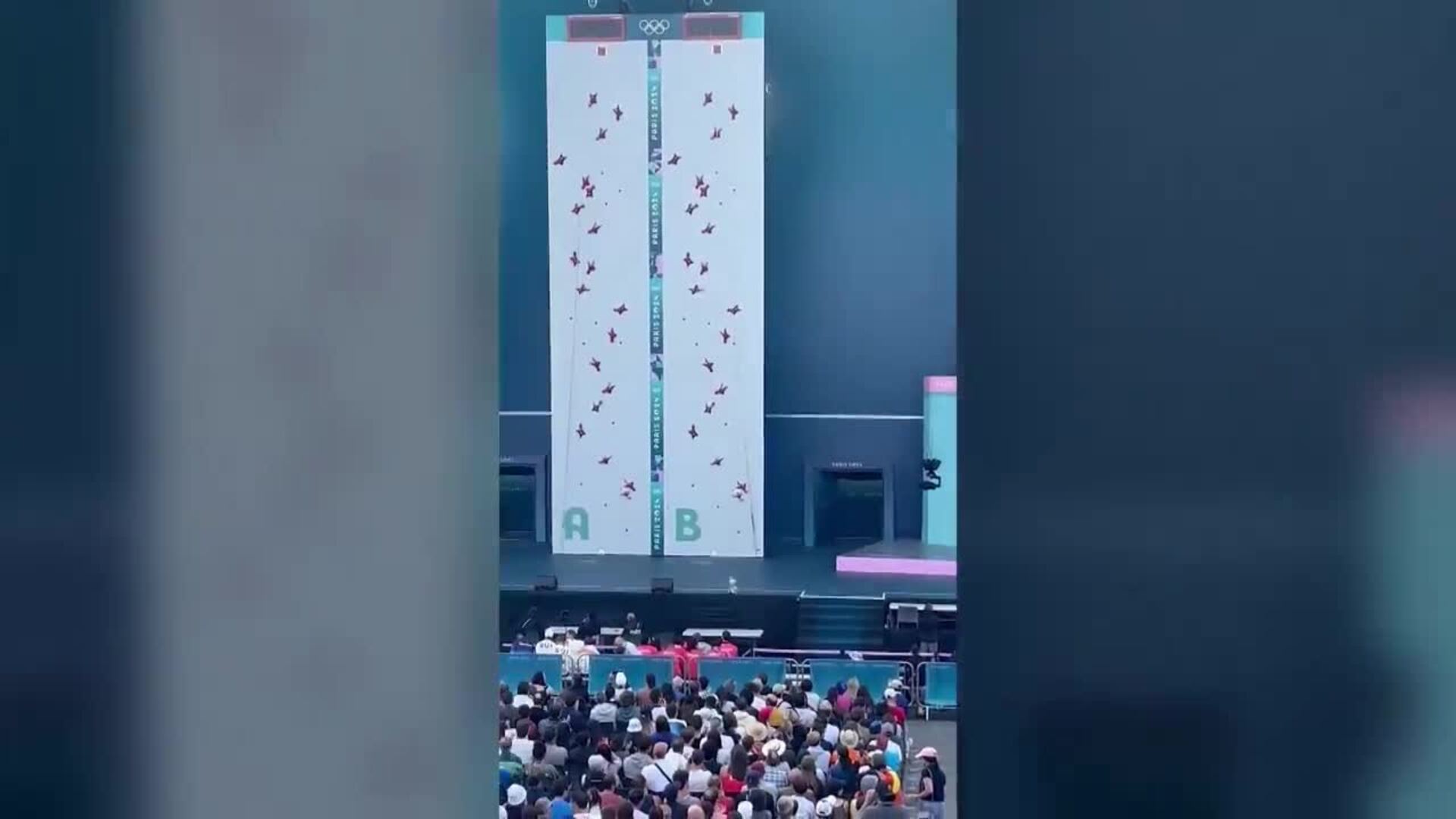 El rey Felipe VI asiste a la semifinal de escalada en París 2024