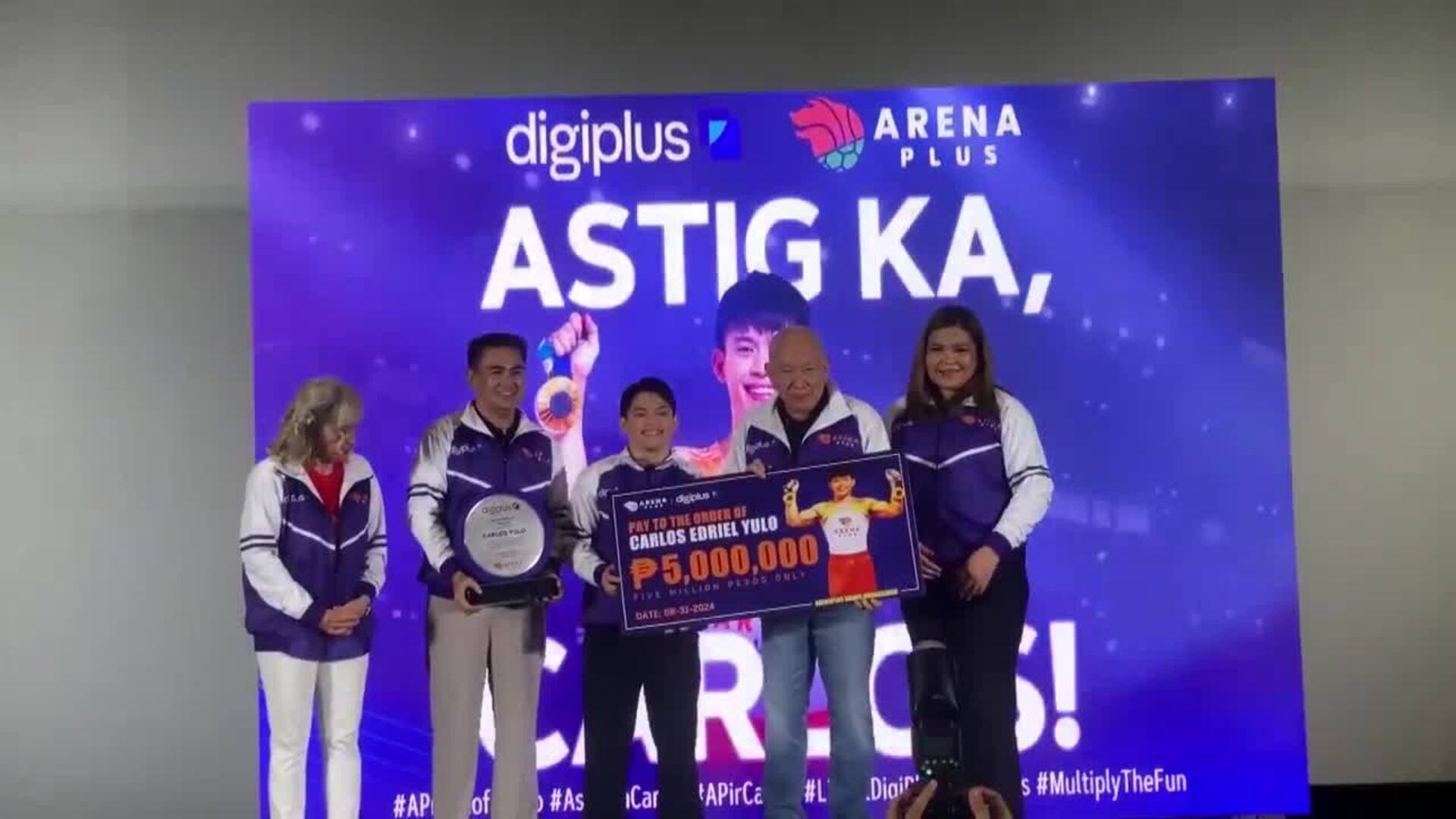 Empresas filipinas premian al medallista Carlos Yulo por sus dos oros en París