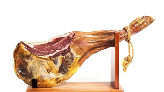 ¿Es bueno comerse la parte blanca del jamón serrano? Un experto gastronómico dicta sentencia