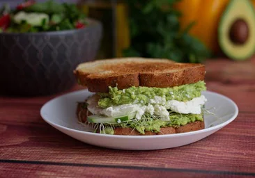 Un experto en longevidad desvela cuál es el desayuno más saludable del mundo: lo comen personas de 100 años