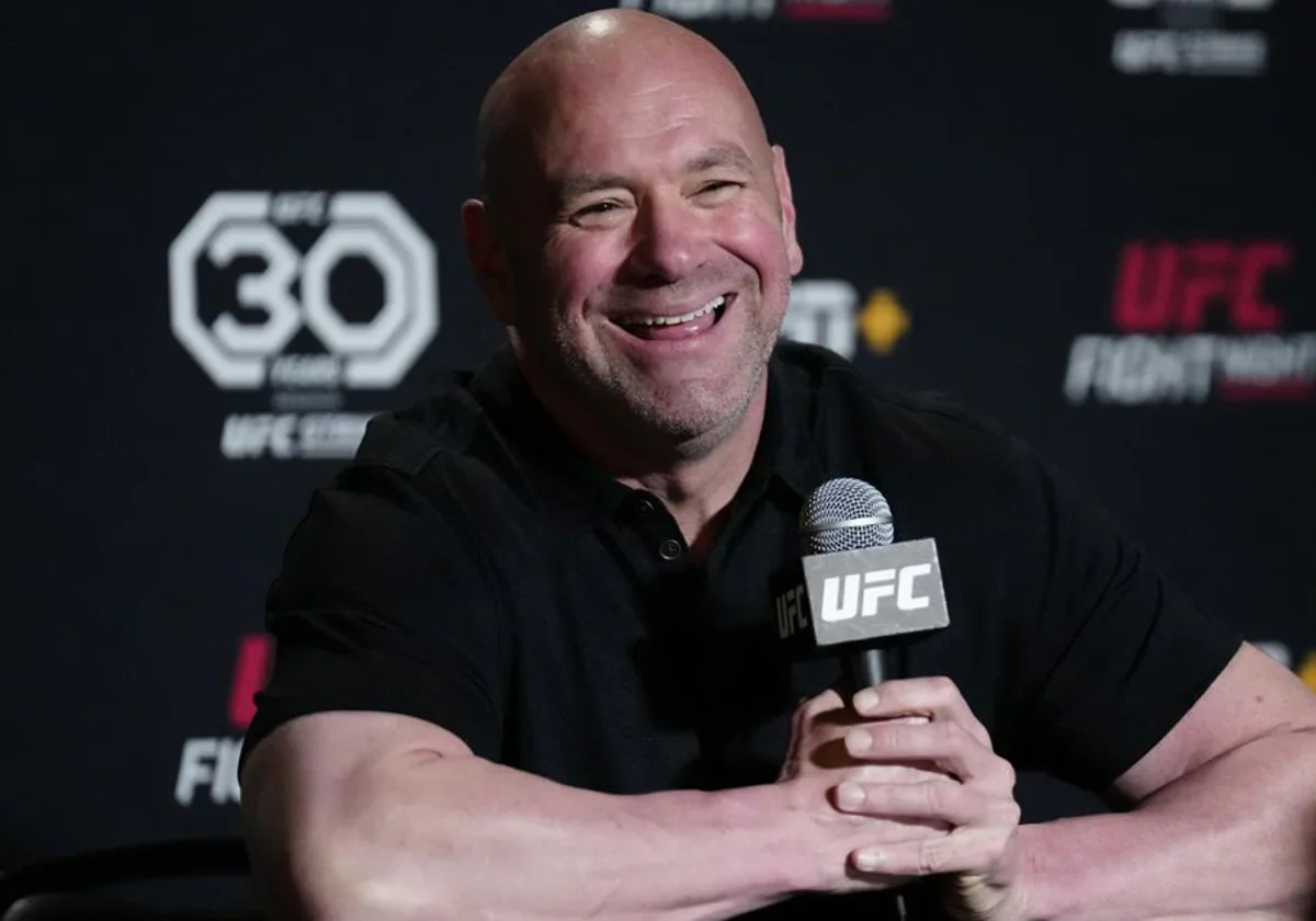 Quién es Dana White, el que entrega el cinturón al ganador del combate