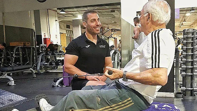 Las pesas, básicas a los 60, 70 y 80 años: «Sólo salir a andar es caminar hacia un estado de enfermedad»