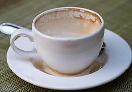 Un camarero explica qué no debe hacerse tras pagar: «Nunca entenderé si es por ayudar o una manía»