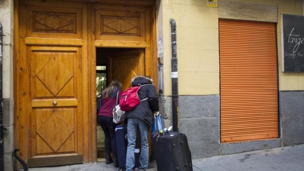 Los pisos turísticos resucitan y agudizan la escasez del alquiler