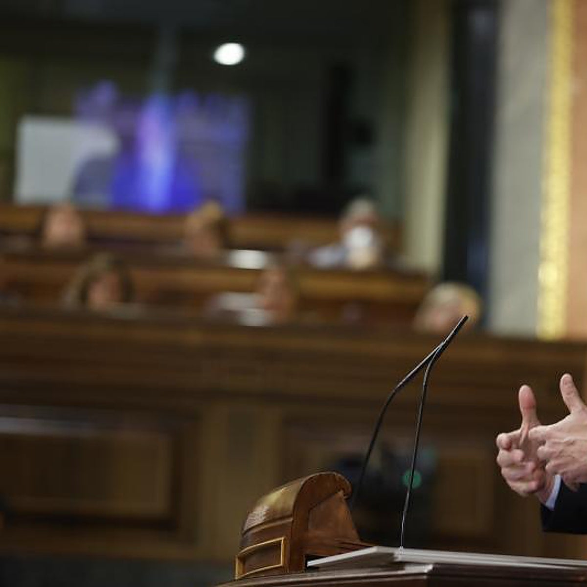 Sánchez amplía su impuestazo a las energéticas también a la banca y hunde al Ibex 35