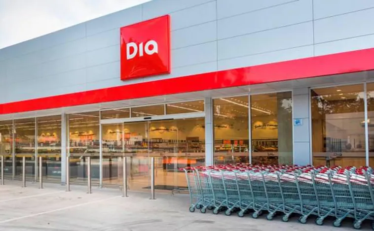 Dia pierde 104,7 millones hasta junio y no descarta deshacerse de más supermercados tras la venta de 235 tiendas a Alcampo