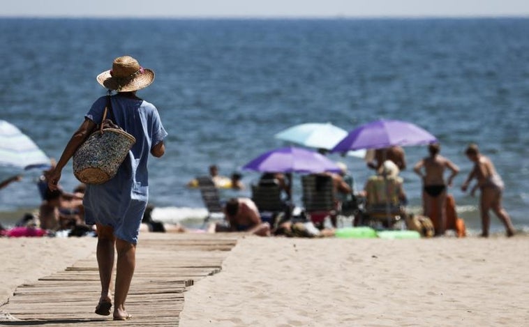 Las familias españolas activan el 'modo crisis': reducen el gasto y tiran de sus ahorros