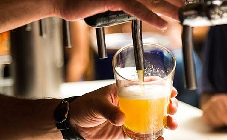 Cervezas, aguas minerales, paquetes turísticos y vuelos, entre lo que más se encareció en julio