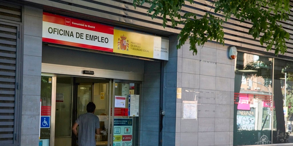 The Government recognizes the collapse of employment and expects a destruction of 187,000 jobs in August