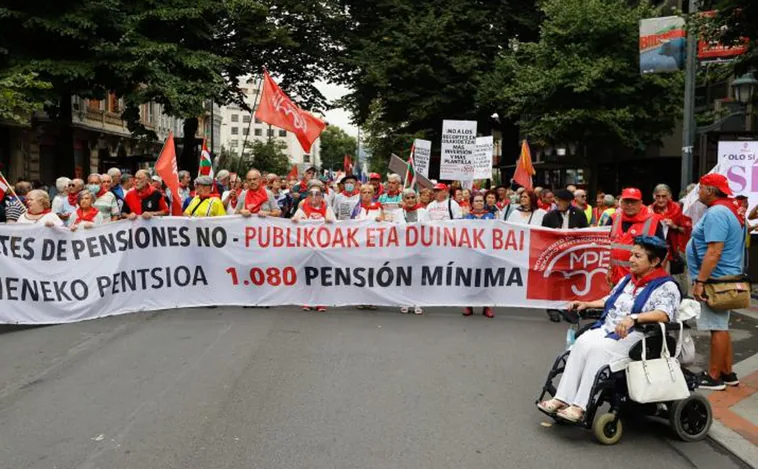 Presión al Gobierno para subir el Salario Mínimo hasta los 1.100 euros y la jubilación mínima a 1.080