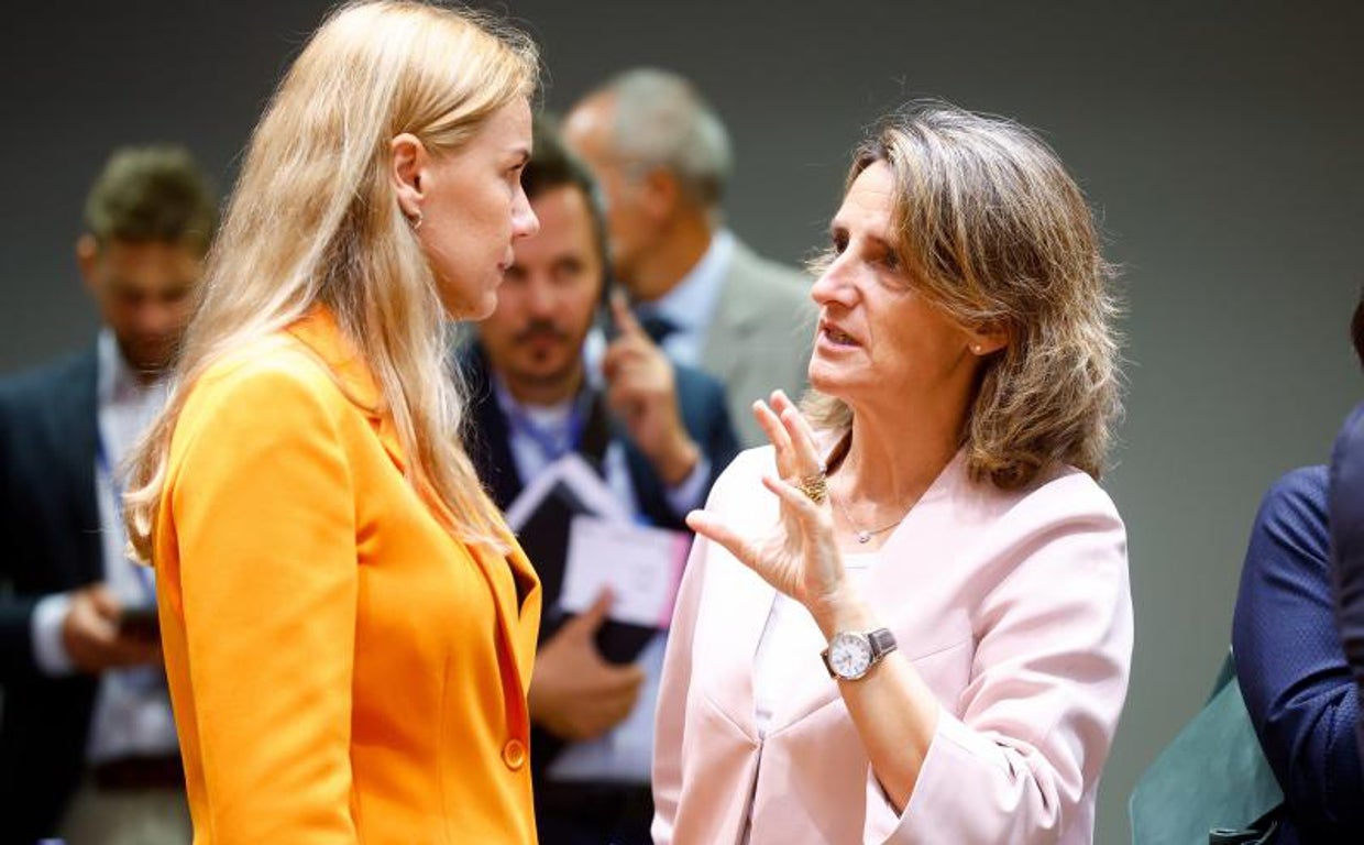 La comisaria Europea de Energía Kadri Simson y la ministra de Transición Ecológica, Teresa Ribera durante la reunión de este viernes