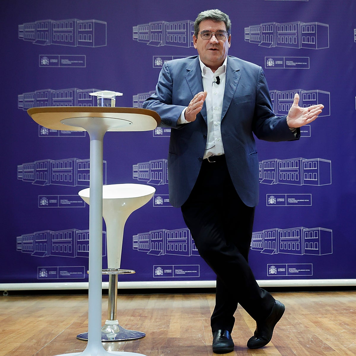 Escrivá fía la reforma de las pensiones al alza de las cotizaciones y a los impuestos