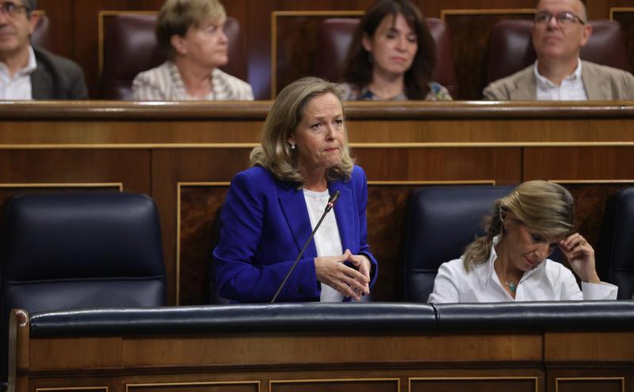 Las vicepresidentas del Gobierno, Nadia Calviño y Yolanda Díaz