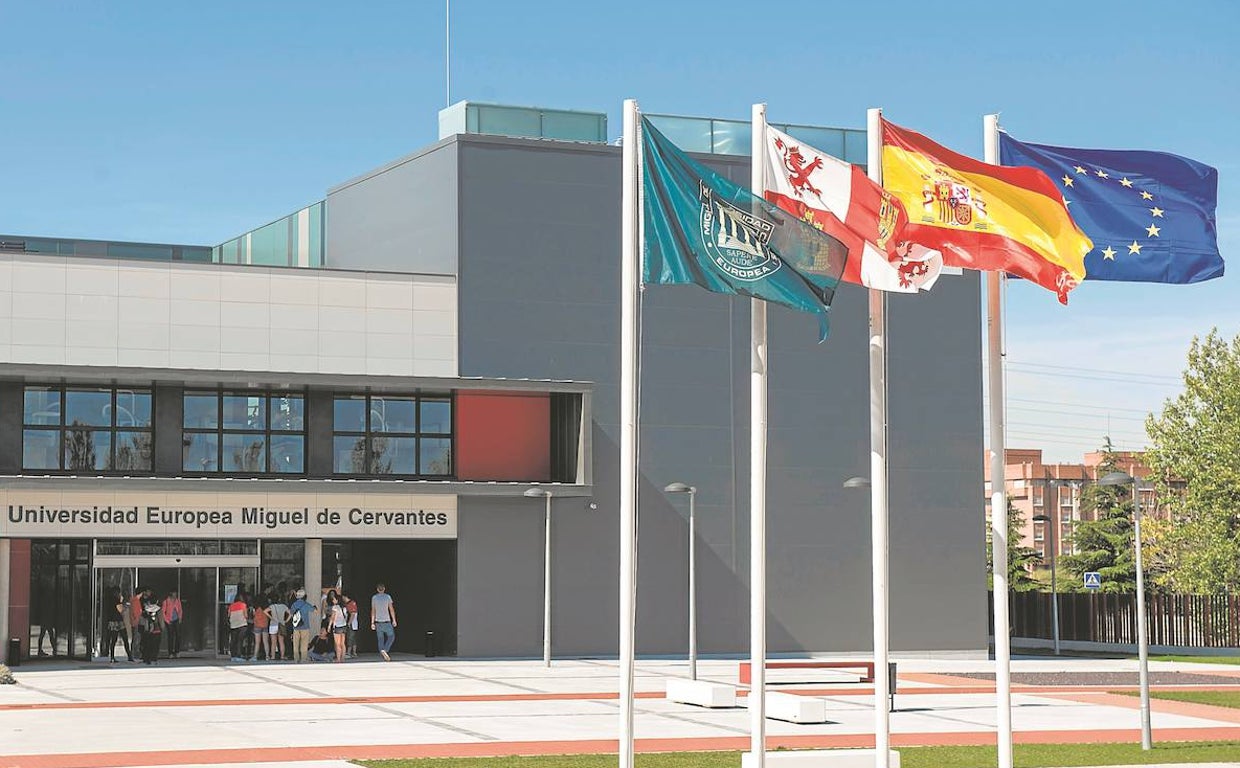 Fachada de uno de los edificios del campus de la Universidad Europea Miguel de Cervantes (UEMC) en Valladolid