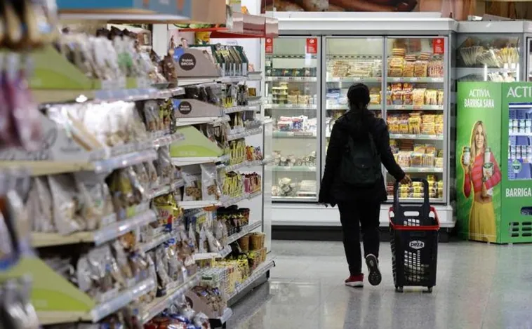 Este es el supermercado más barato y el más caro de España, según la OCU