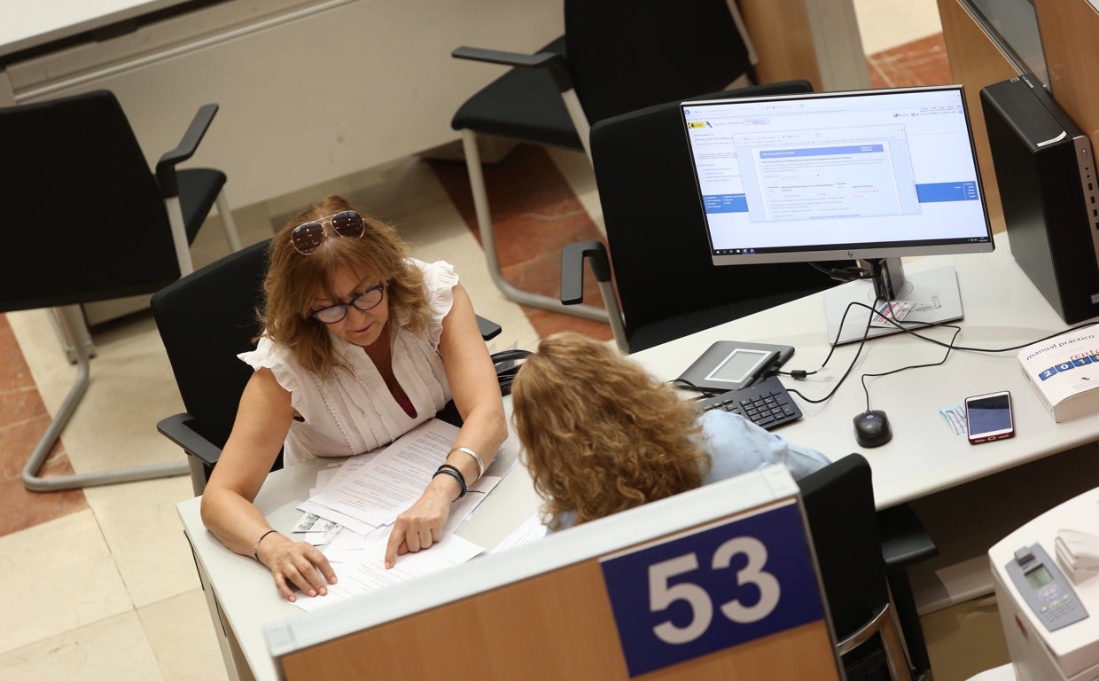 El sueldo de los funcionarios españoles aumentará hasta un 9,5% en los próximos tres años