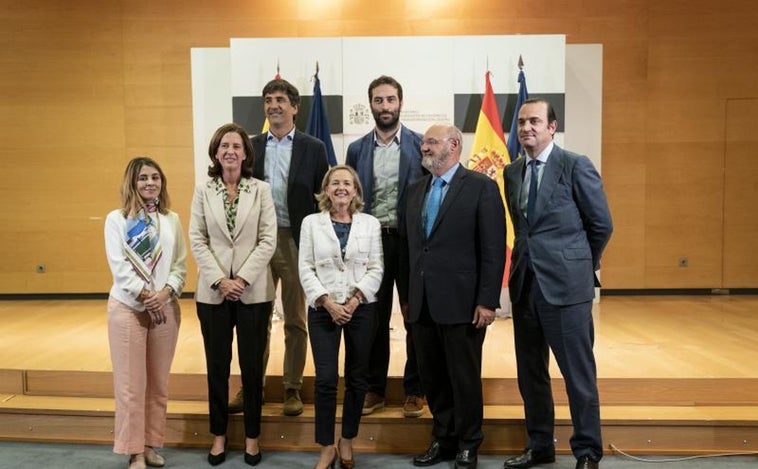 La banca se compromete con el Gobierno a dar servicio presencial a toda la población de España